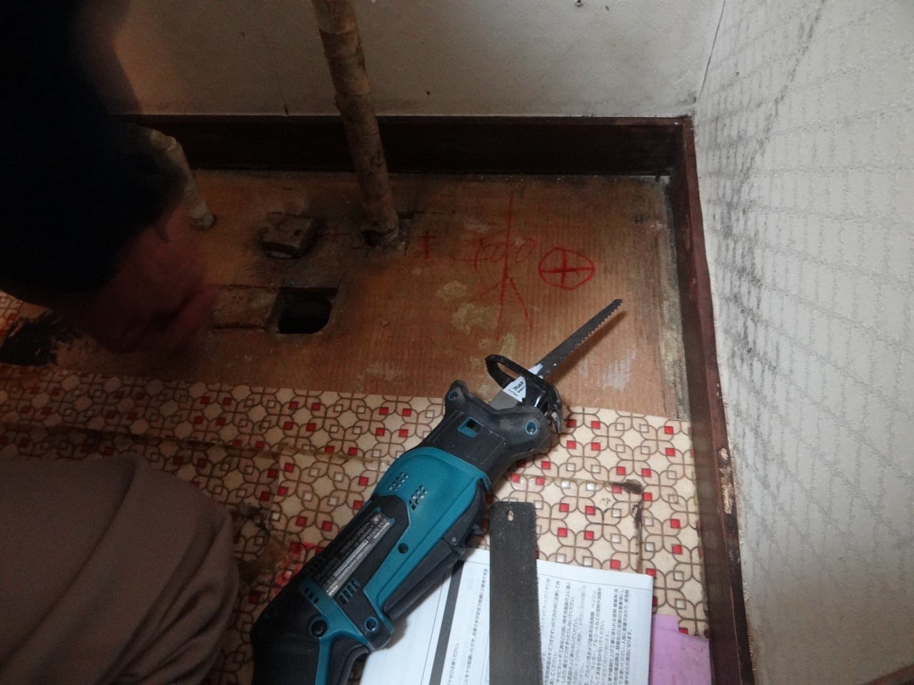 洗面台の交換工事。