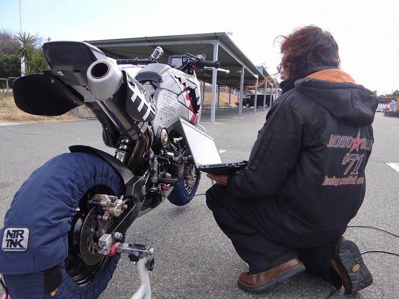 グロムで走行。