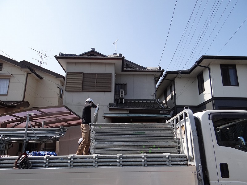 防水工事完了と仮設足場の設営。