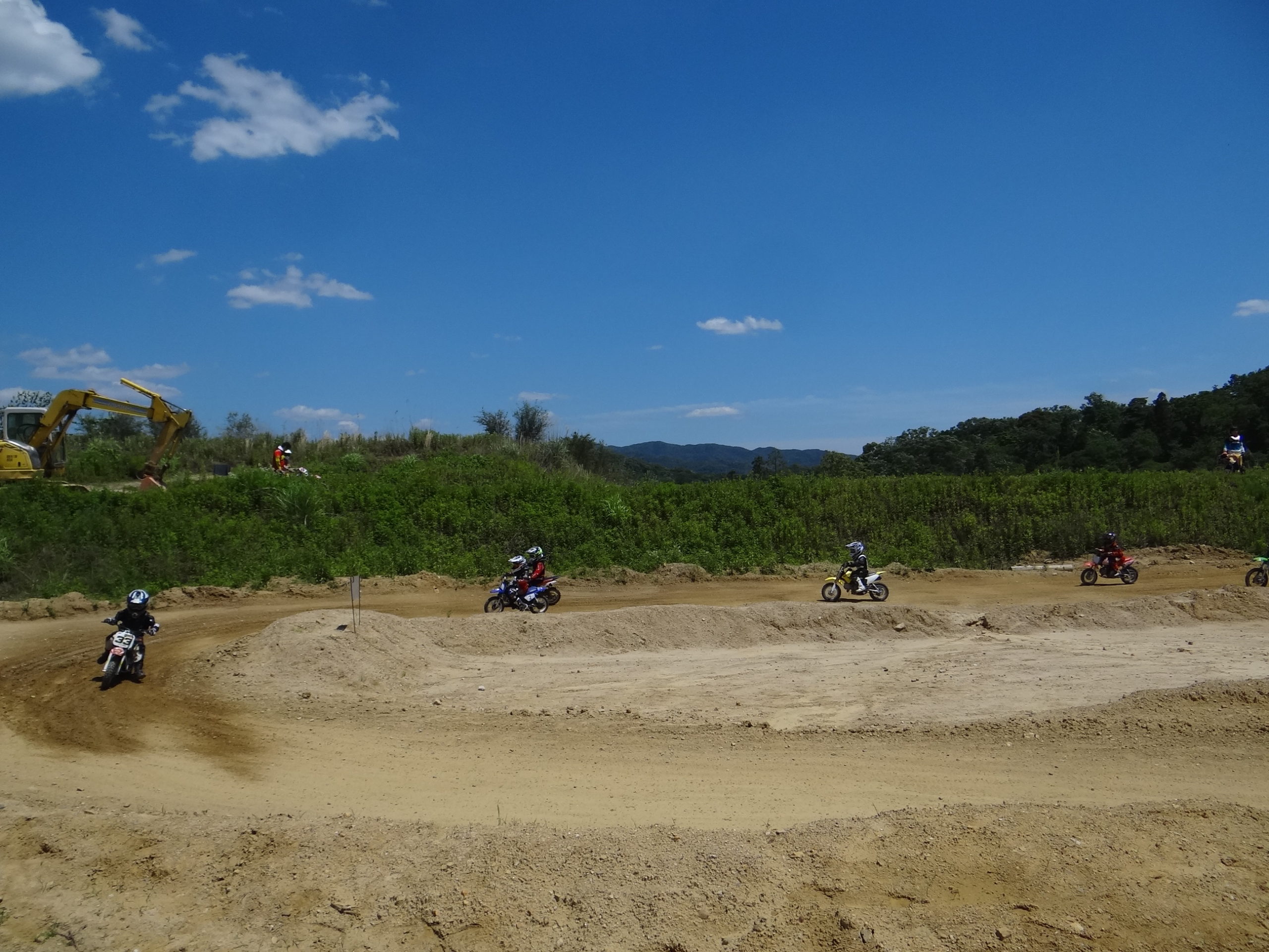 ヨチヨチな走行。