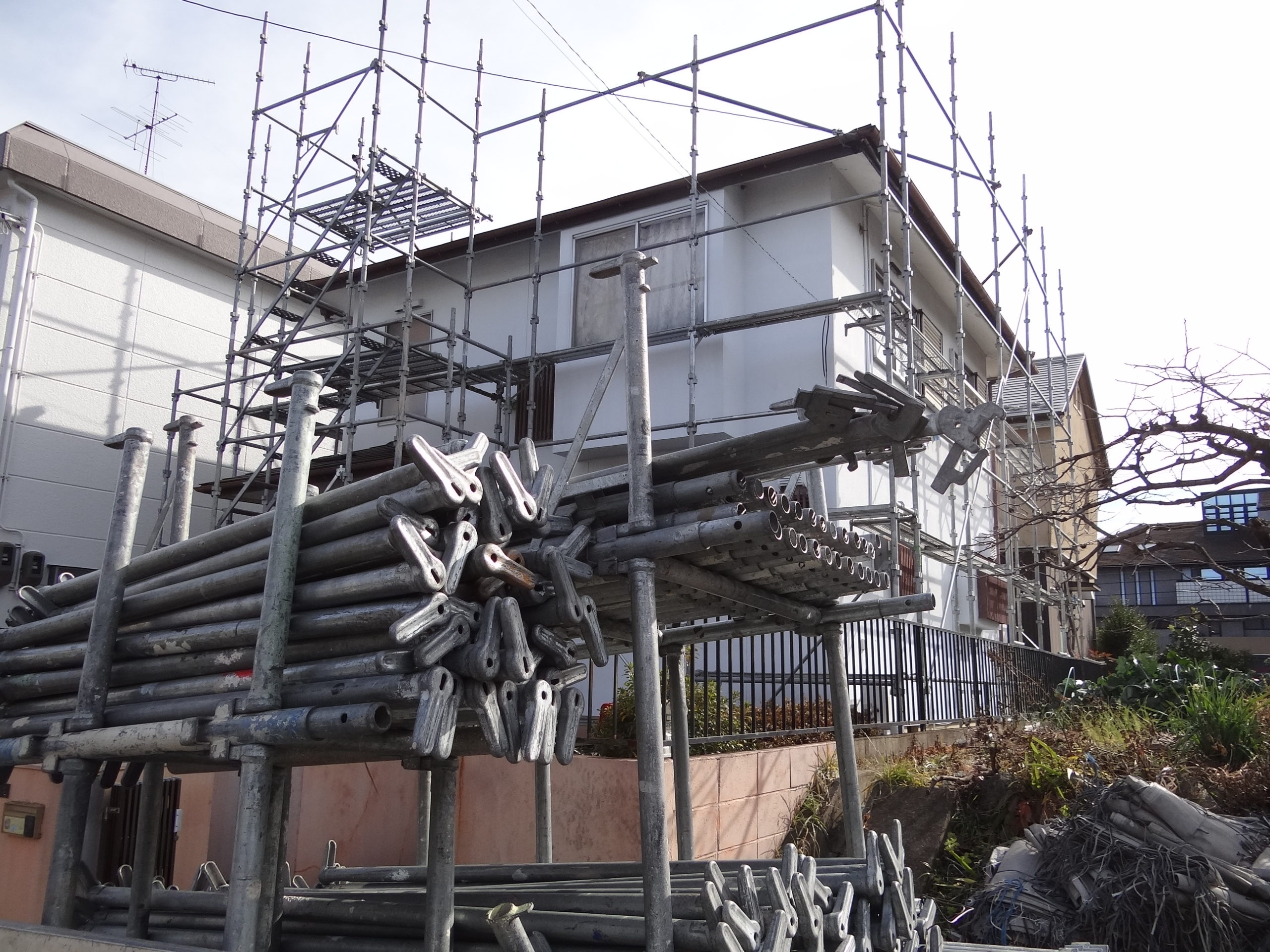 仮設足場設営。