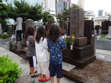 お墓参り。